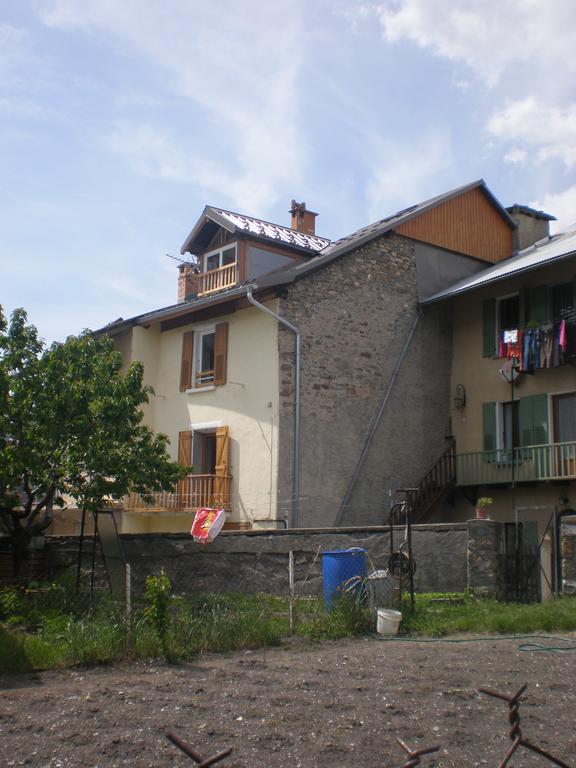 Le Gite Des Faucons Номер фото